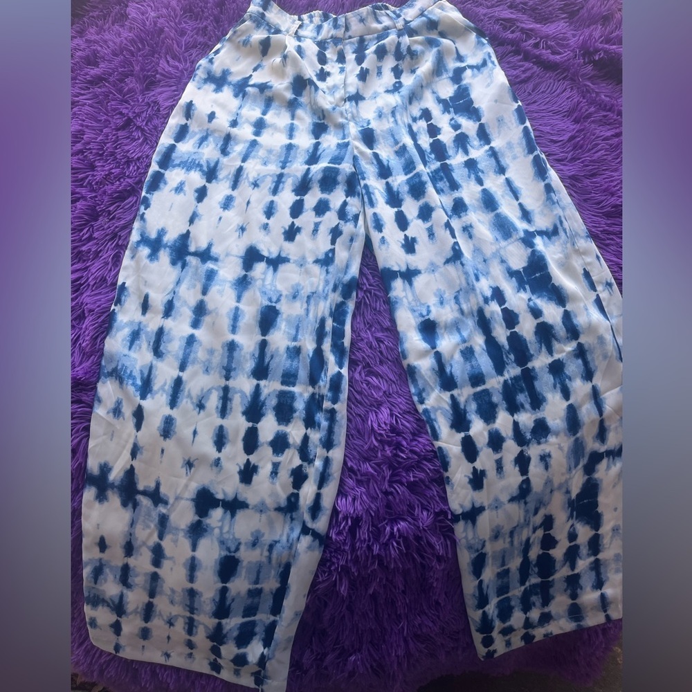 House of Harlow 1960 Blue and White Wide Leg Pants - Picture 2 of 6